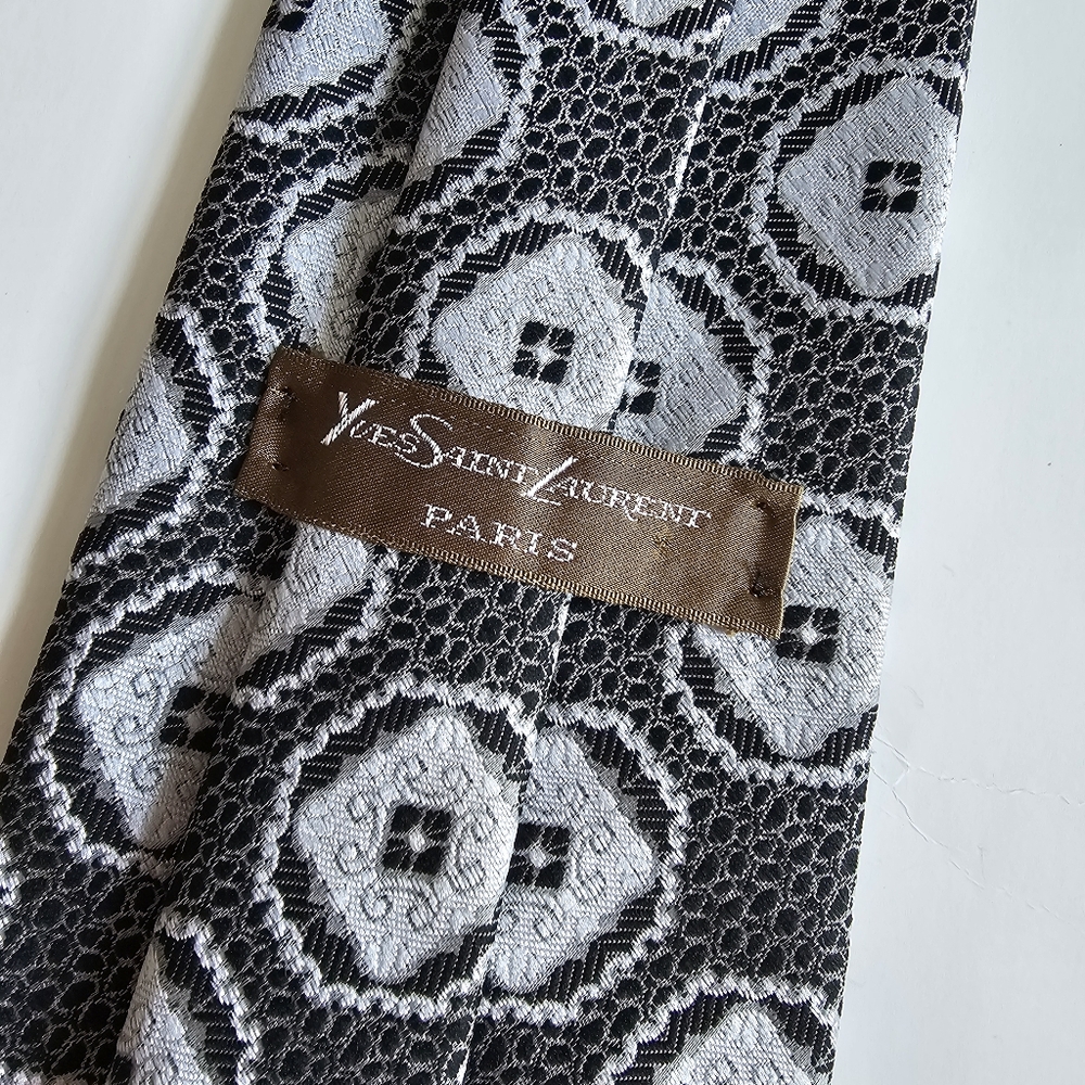 Yves Saint Laurent Elegant Black and Gray Men's Tie - Picture 2 of 4